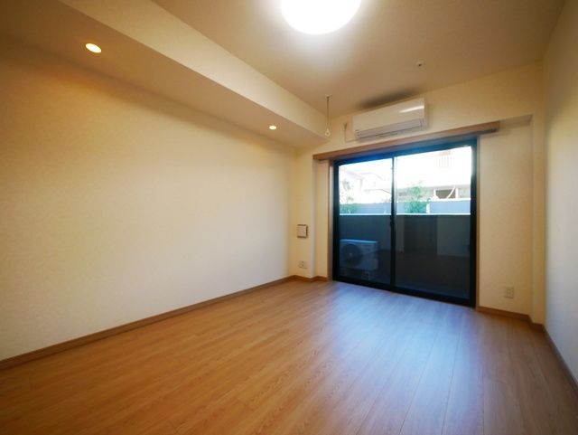 居室・リビング　同物件別部屋写真