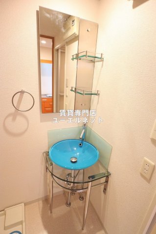 洗面設備　清潔感ある独立洗面台で毎日気持ちよく♪
