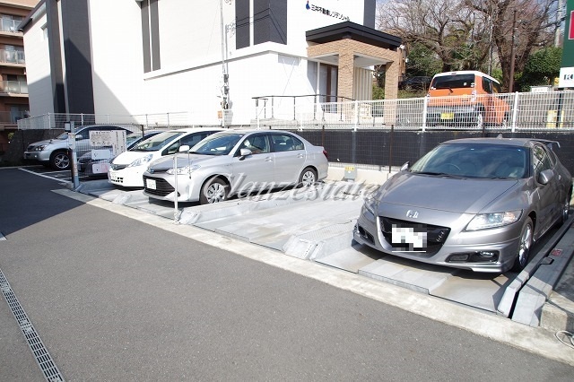 駐車場　☆敷地内駐車場完備☆