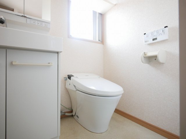 トイレ　別号室のものです。現状優先になります。