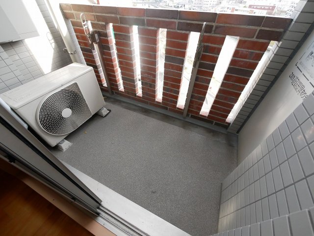 バルコニー　別号室のものです。現状優先になります。
