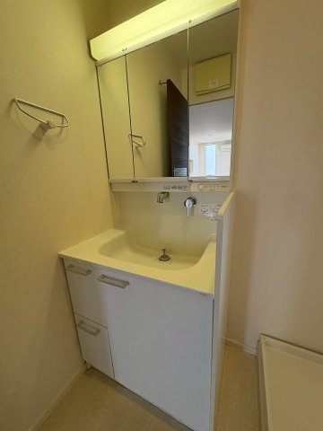 洗面設備　※同建物の類似写真となります。