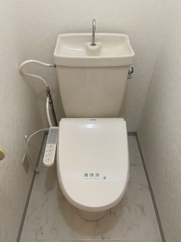トイレ　温水洗浄便座