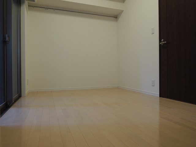 居室・リビング　清潔感のあるフローリングのお部屋です