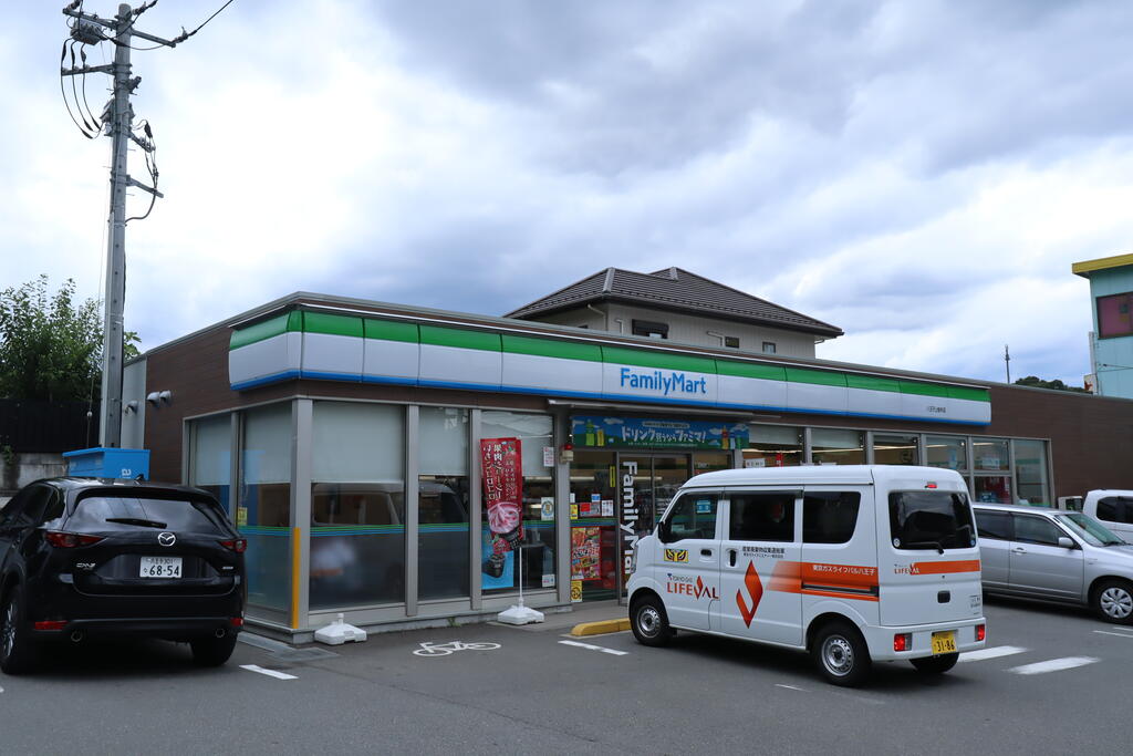 コンビニ　ファミリーマート八王子上柚木店（コンビニ）まで206m