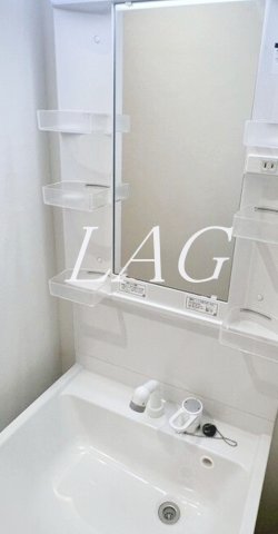 洗面設備　独立洗面台です。（同仕様設備です。）