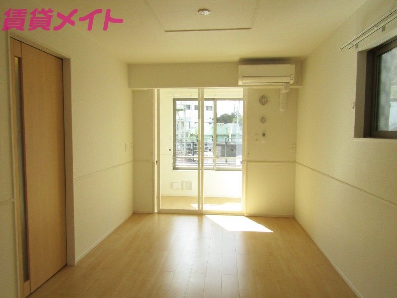 居室・リビング　同型部屋写真です。