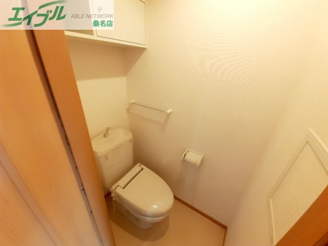 トイレ　同型参考写真反転