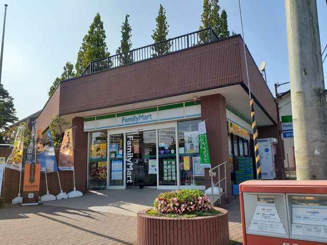 コンビニ　ファミリーマート東北福祉大学店（コンビニ）まで500m