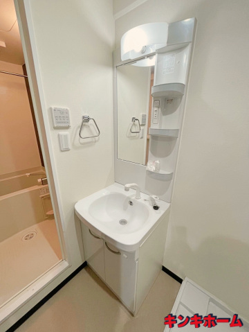 洗面設備　写真は別のお部屋です。