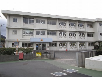 小学校　江田島市立中町小学校（小学校）まで1946m
