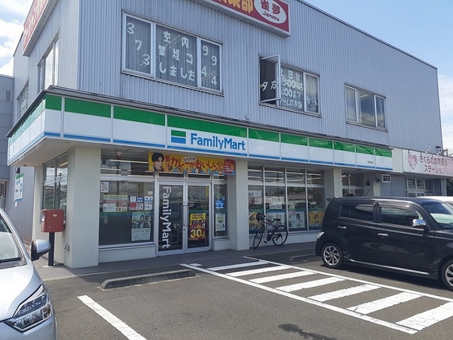 コンビニ　ファミリーマート　泉関場店（コンビニ）まで300m