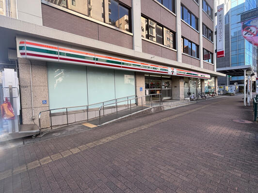 コンビニ　セブンイレブン三鷹中央通り店（コンビニ）まで355m