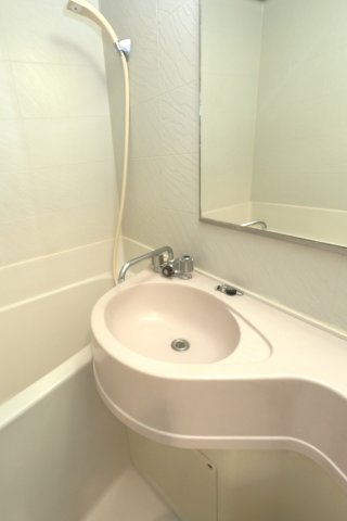 洗面設備　参考写真（同物件別部屋）