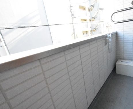 バルコニー　外からの目が気にならないバルコニーで洗濯物が干せます