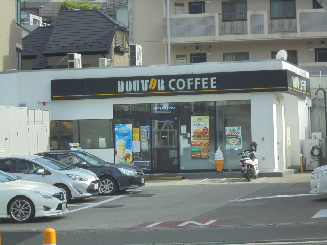 飲食店　ドトールコーヒーショップエッソ六ッ川店（飲食店）まで454m