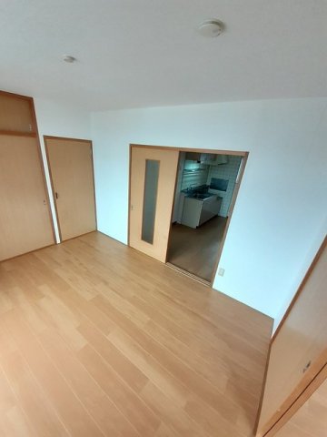 その他設備　こちらの居間で趣味の時間をお楽しみください