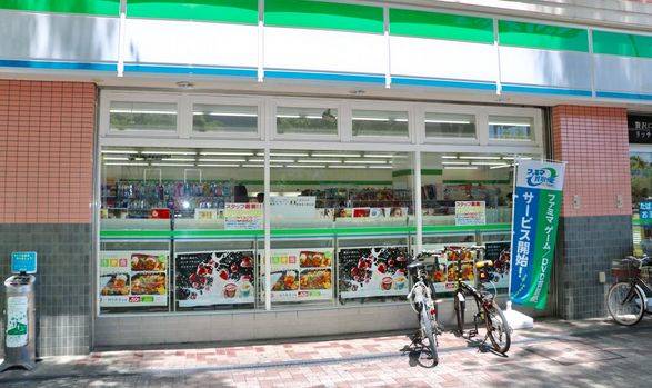 コンビニ　ファミリーマート南千住八丁目店（コンビニ）まで523m