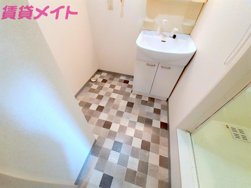 洗面設備　反転タイプ参考写真