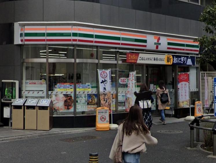 コンビニ　セブンイレブン（コンビニ）まで550m