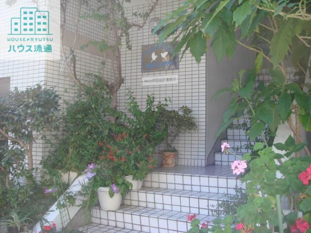 玄関　※写真は別号室