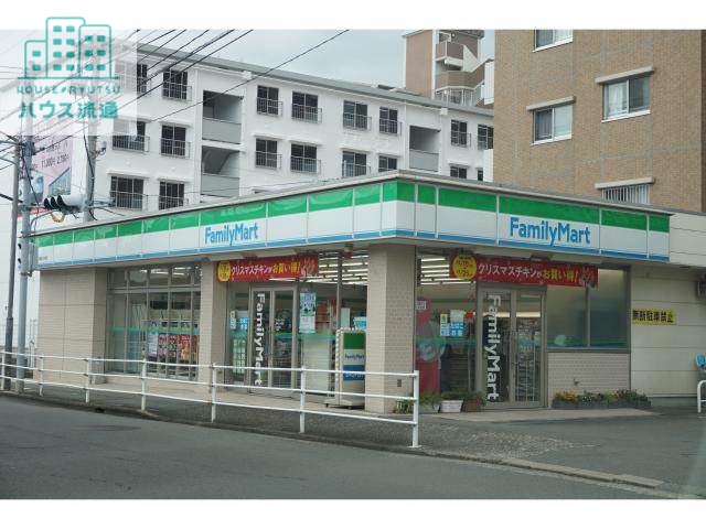 コンビニ　ファミリーマート長崎上大橋店（コンビニ）まで415m