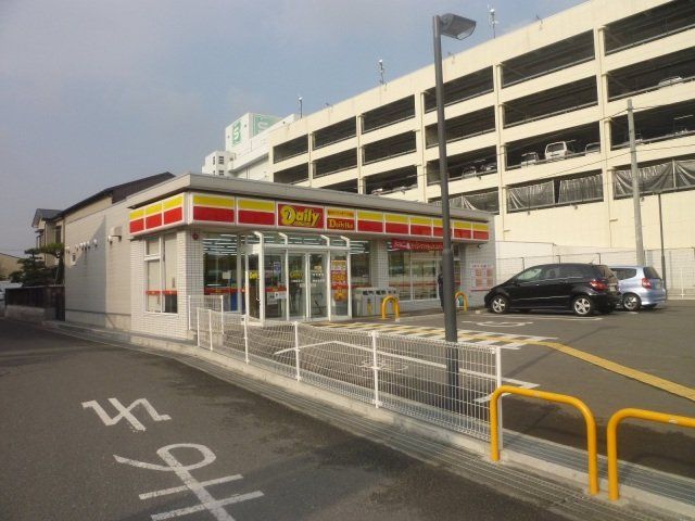 コンビニ　デイリーヤマザキ八尾泉町店（コンビニ）まで76m