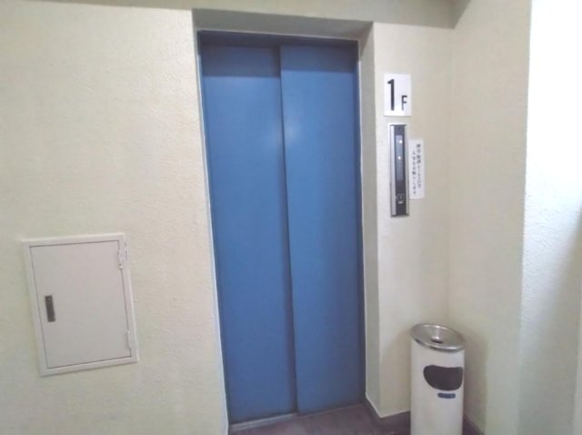 エントランス　建物の内部です