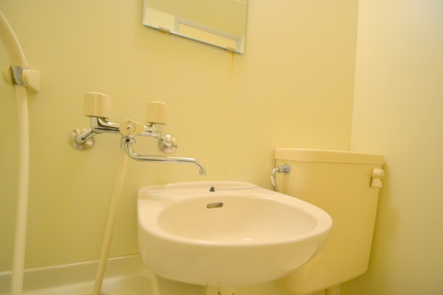 洗面設備　写真は別のお部屋のものでございます