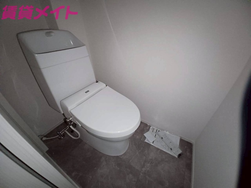 トイレ　建設中の写真です。