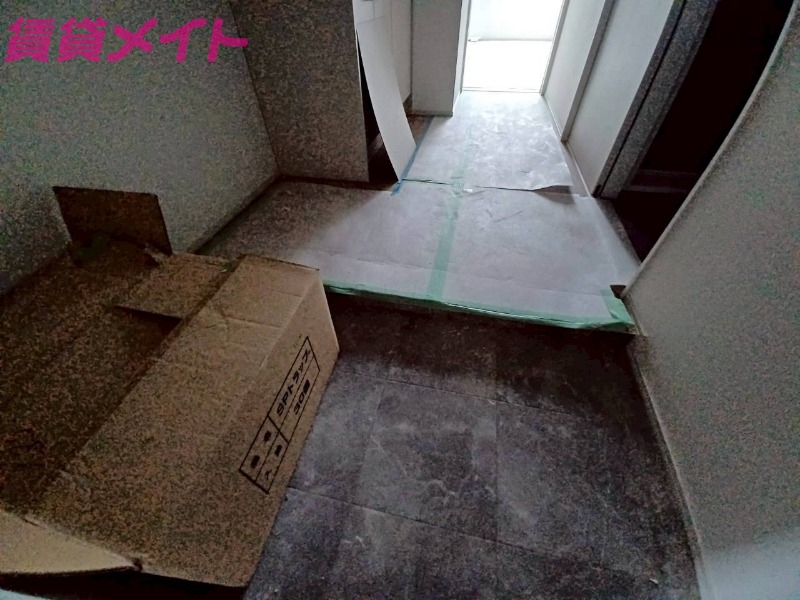 玄関　建設中の写真です。