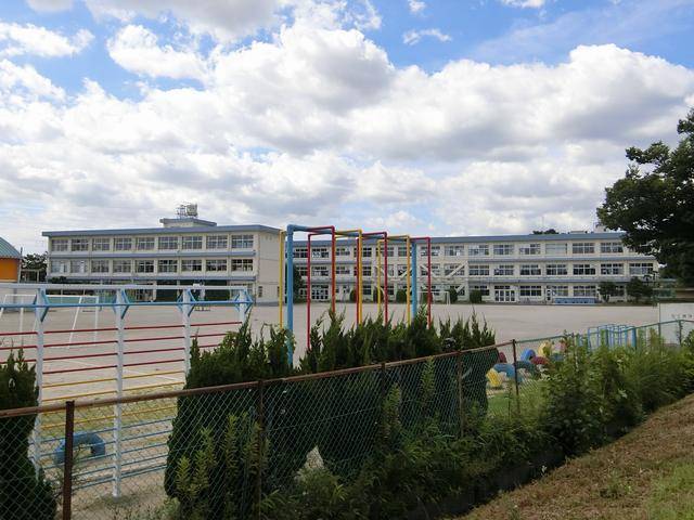 小学校　春日井市立牛山小学校（小学校）まで420m