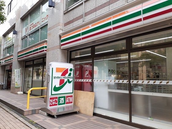 コンビニ　セブンイレブン（コンビニ）まで200m