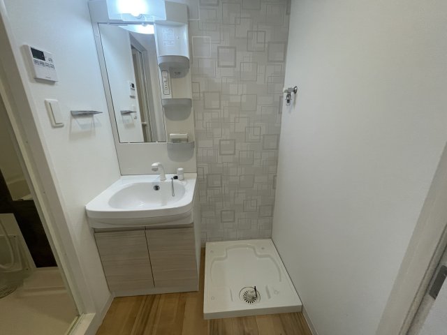 洗面設備　写真は、他部屋の同間取りとなっております。(現況優先)