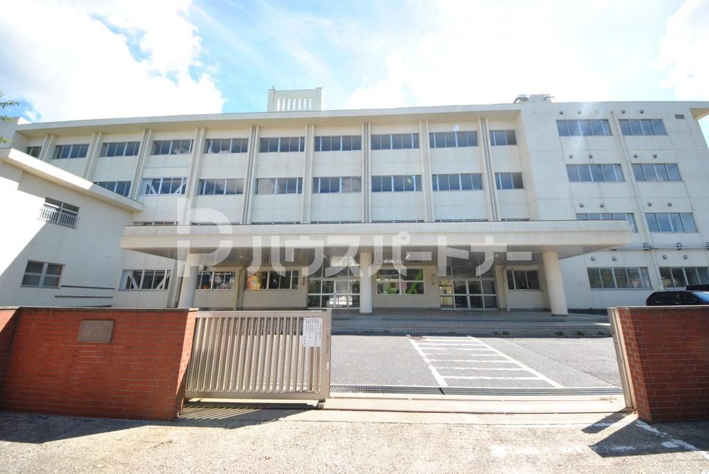小学校　我孫子市立根戸小学校（小学校）まで1420m