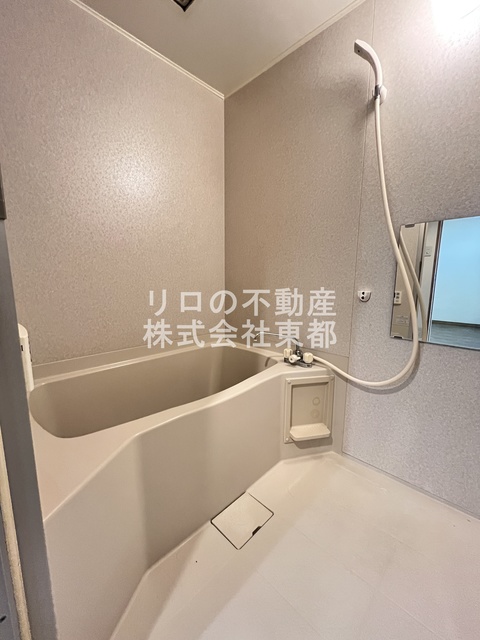 バス・シャワールーム　清潔感のある浴室で、１日の疲れを癒しリラックスできます。