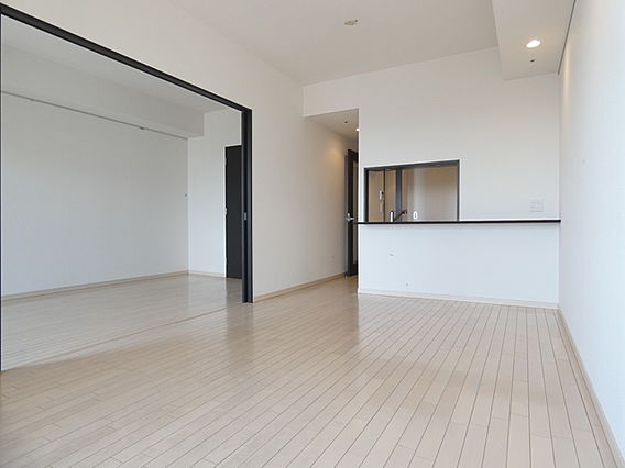 居室・リビング　写真は同タイプ住居です。