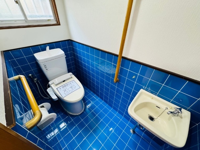 尼崎市杭瀬本町2丁目貸家のトイレ写真