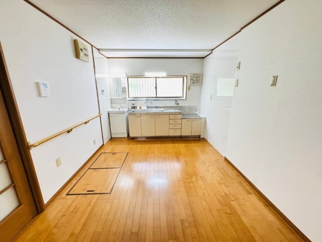 尼崎市杭瀬本町2丁目貸家の居間写真