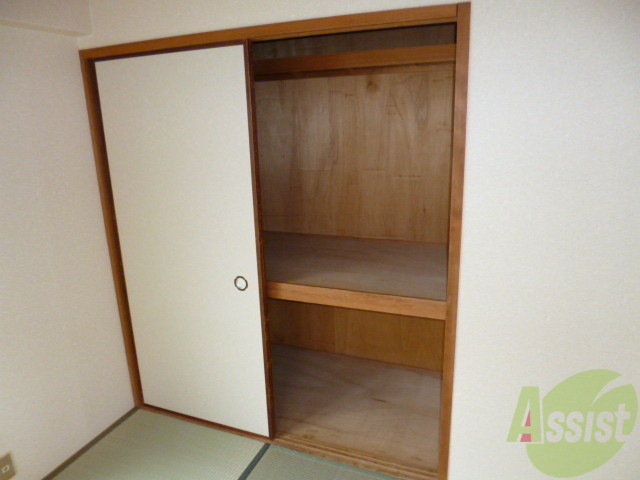 収納　押入れには来客用のお布団も収納できます、ドラエモンも収納ＯＫ