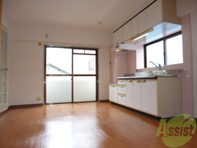 居室・リビング　明るいお部屋でゆったりとした生活を