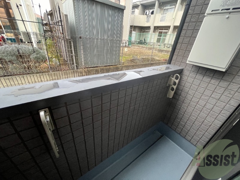 バルコニー　バルコニーは洗濯物を干すのに十分な広さがありますね。
