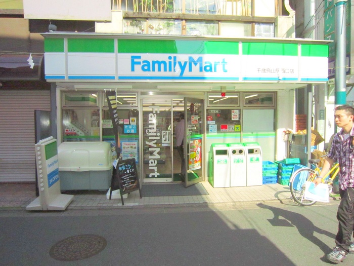 コンビニ　ファミリーマート（コンビニ）まで160m