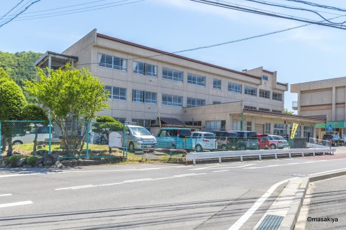 小学校　長野市立綿内小学校（小学校）まで428m