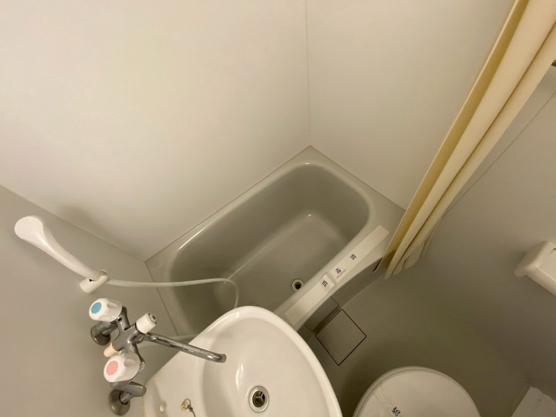 バス・シャワールーム　お風呂になります。一日の疲れを癒してくださいね。