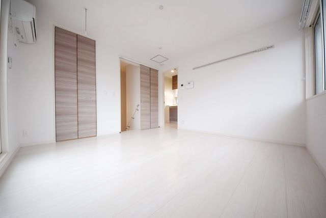 居室・リビング　明るく広いお部屋です