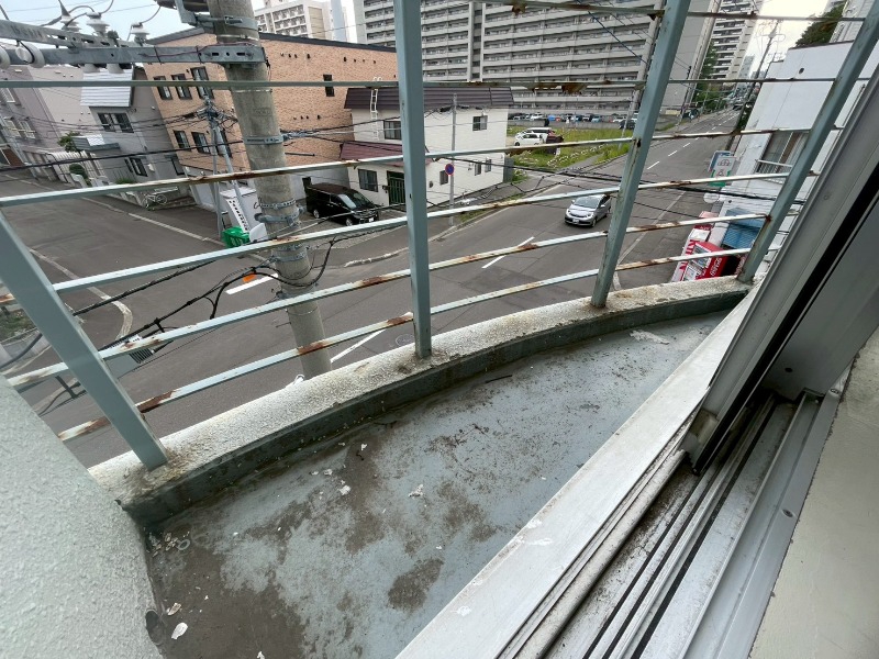 バルコニー　バルコニーが付いていますので一息ついてみてはいかがですか。