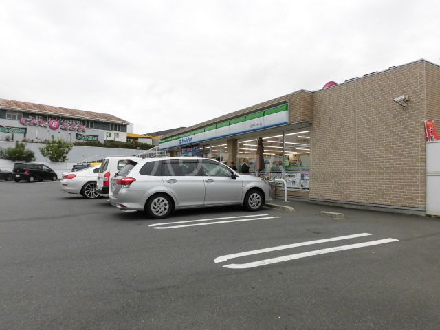 コンビニ　ファミリーマート 純心学園前店（コンビニ）まで1072m