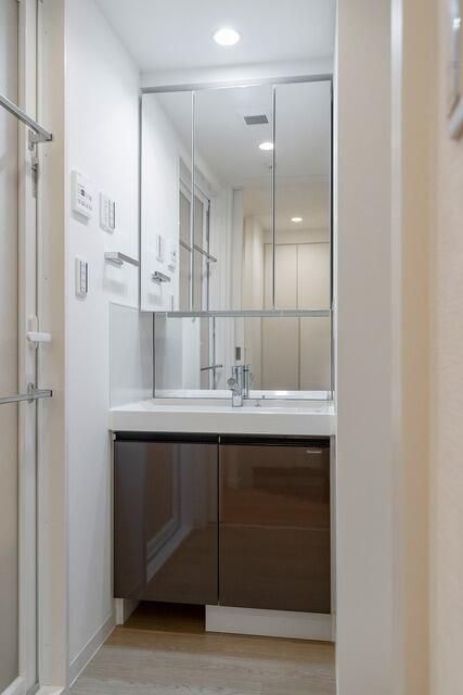 洗面設備　※写真は同タイプ住戸です。