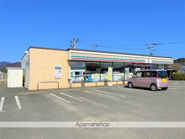 コンビニ　セブンイレブン（コンビニ）まで678m